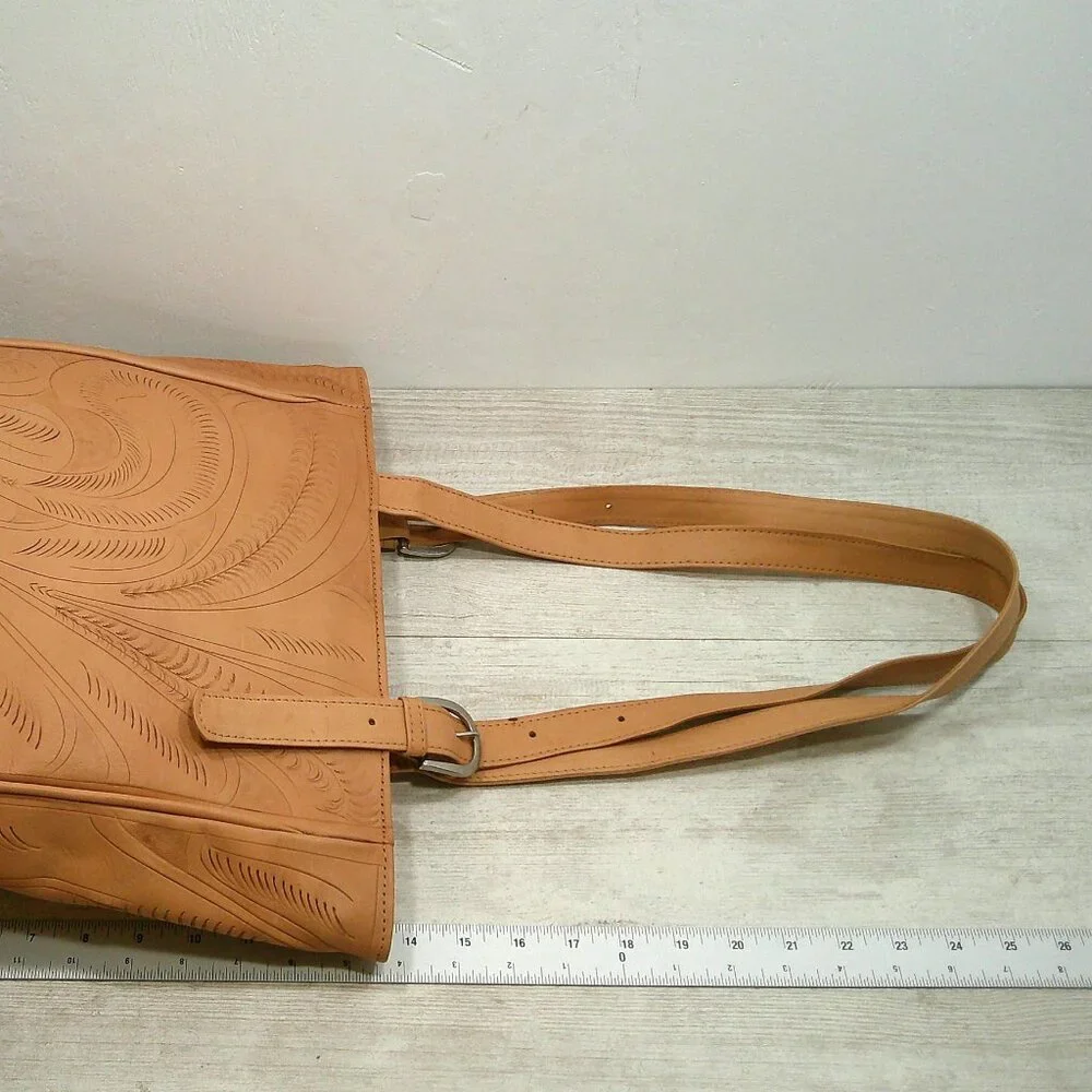Quality Handcrafted Natural Labrado Minimalist Design Leather Tote - Picture 7 of 14